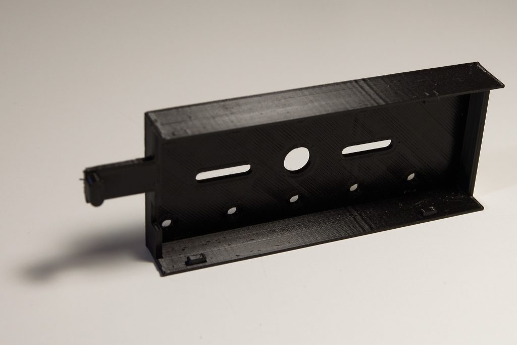 Le support pour la facade du Yaesu FT-857D Le support pour la facade du Yaesu FT-857D